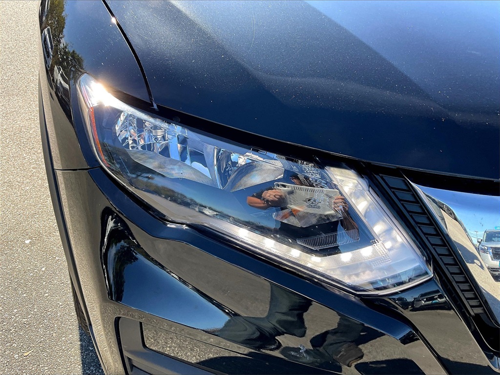 2019 Nissan Rogue SV photo 29