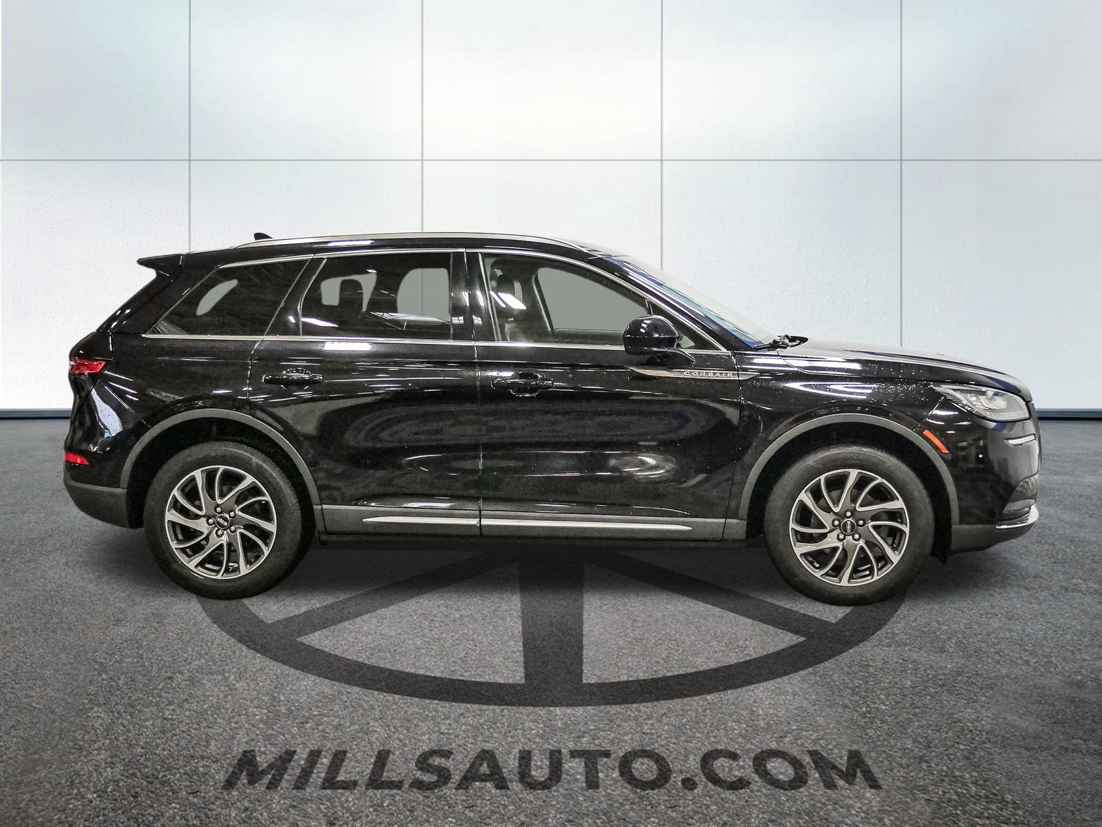 2020 Lincoln Corsair Standard photo 9
