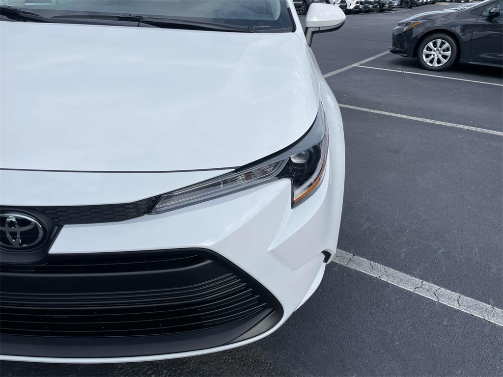 2025 Toyota Corolla LE photo 10