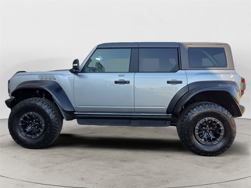 2023 Ford Bronco photo 2