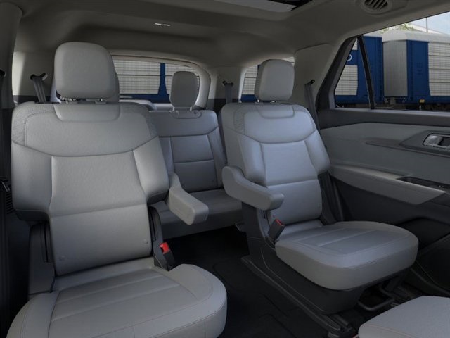 2025 Ford Explorer photo 8