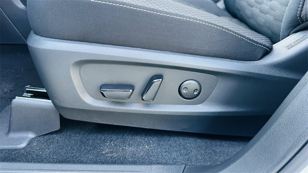 2025 Nissan Pathfinder SV photo 11