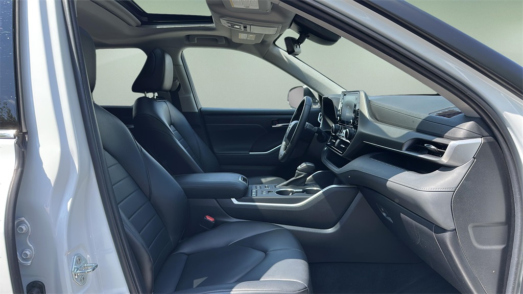2022 Toyota Highlander XLE photo 9