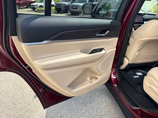 2025 Jeep Grand Cherokee Limited photo 18