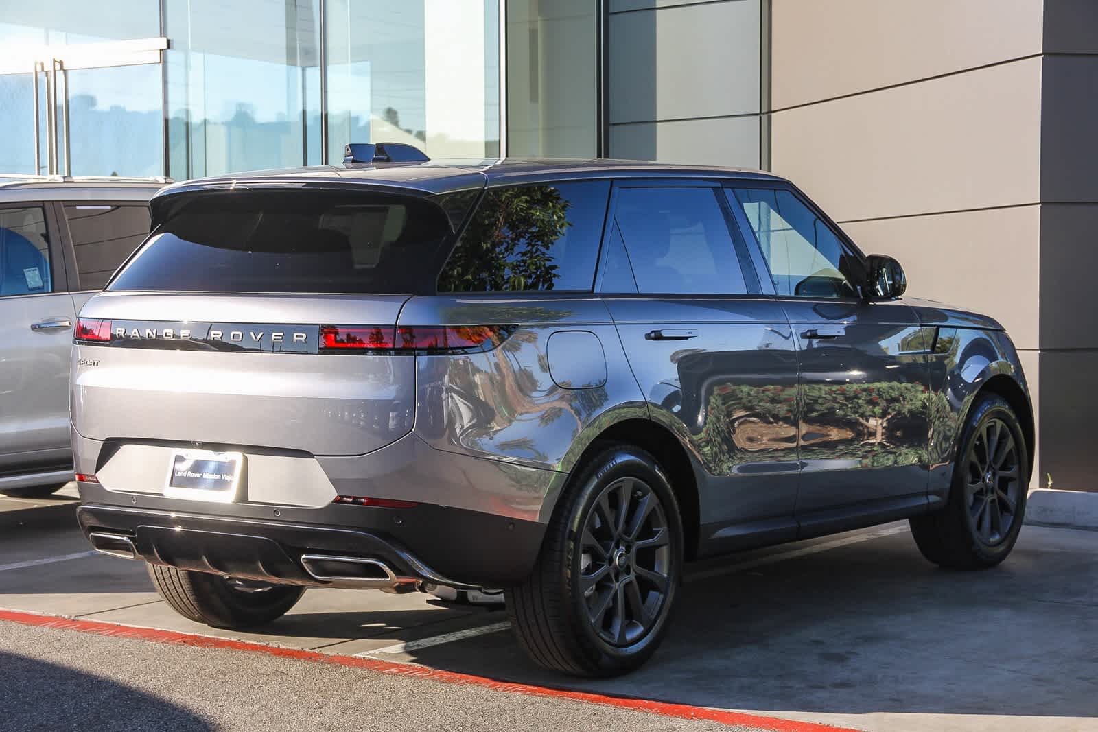2025 Land Rover Range Rover Sport SE photo 4