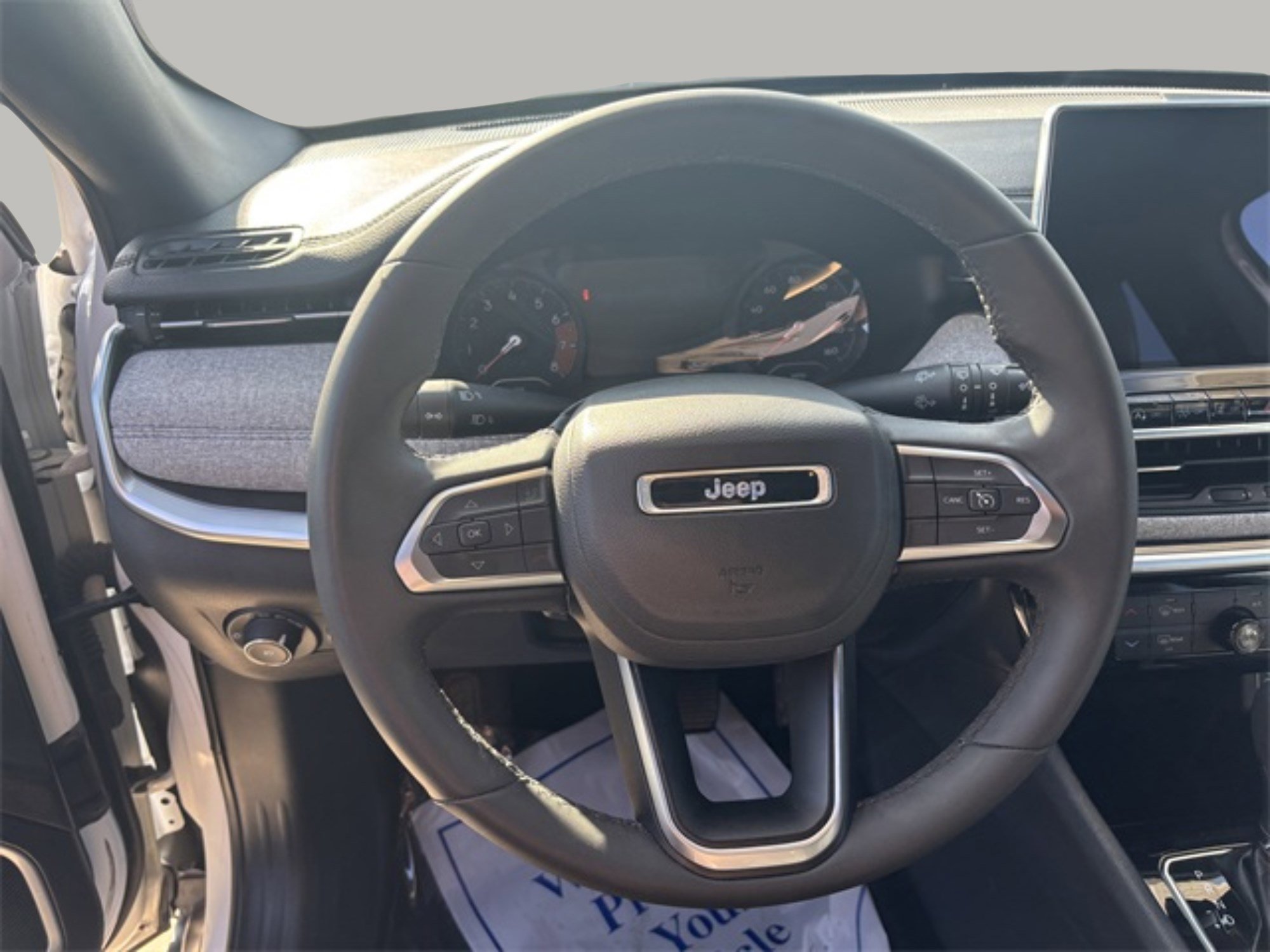 2024 Jeep Compass Latitude photo 9