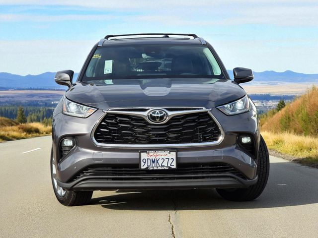 2022 Toyota Highlander Limited photo 3