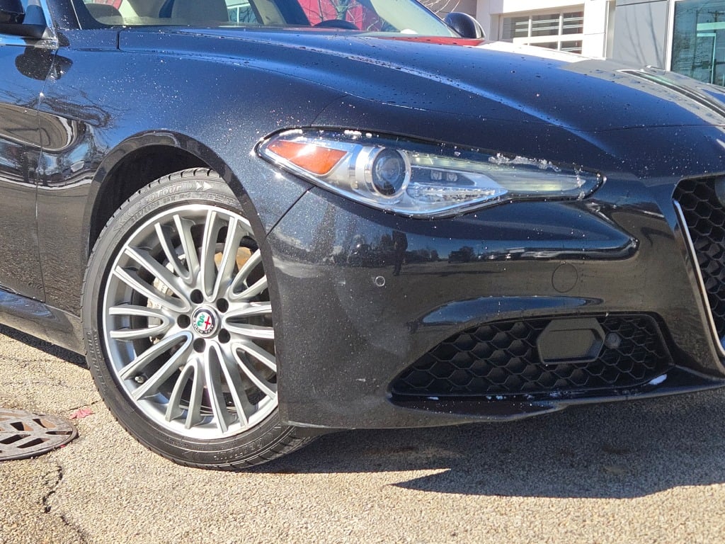 2019 Alfa Romeo Giulia Ti photo 3