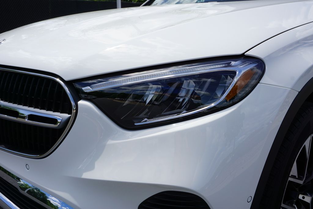 2025 Mercedes Benz GLC 350e 4MATIC photo 4