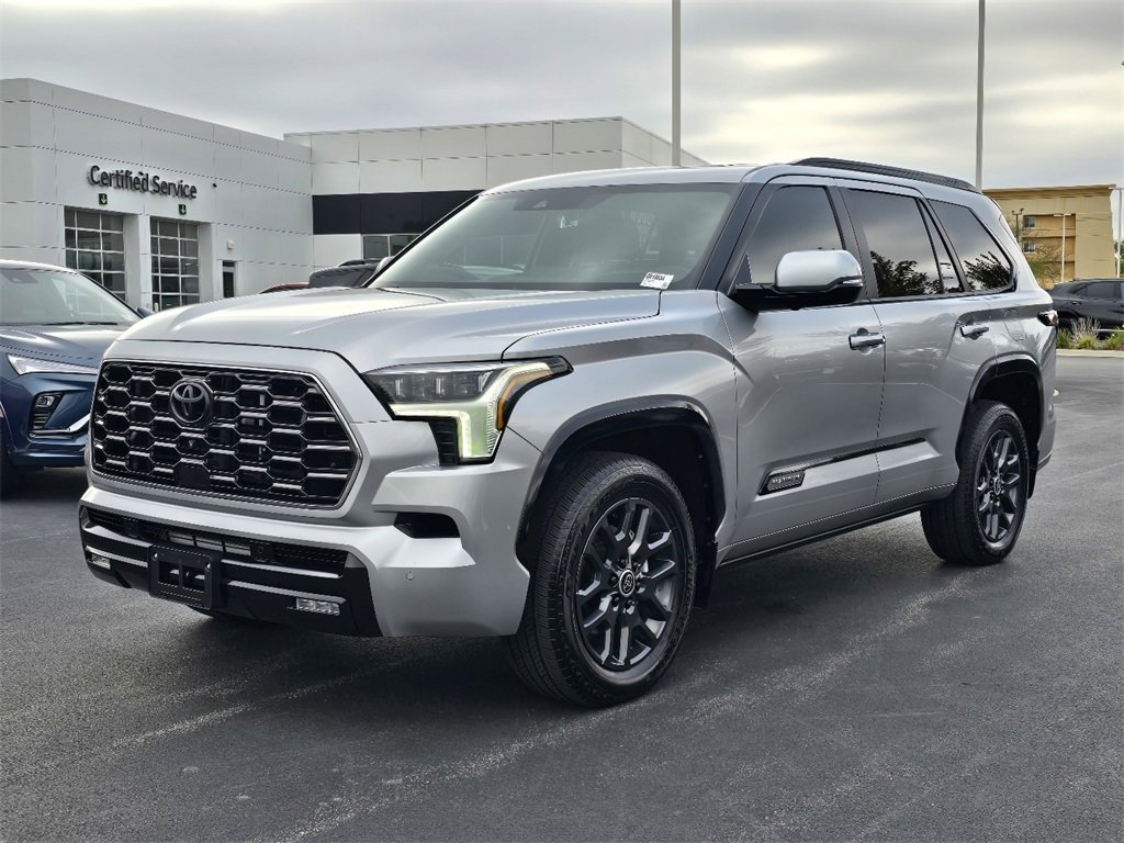 2024 Toyota Sequoia SR5 photo 4
