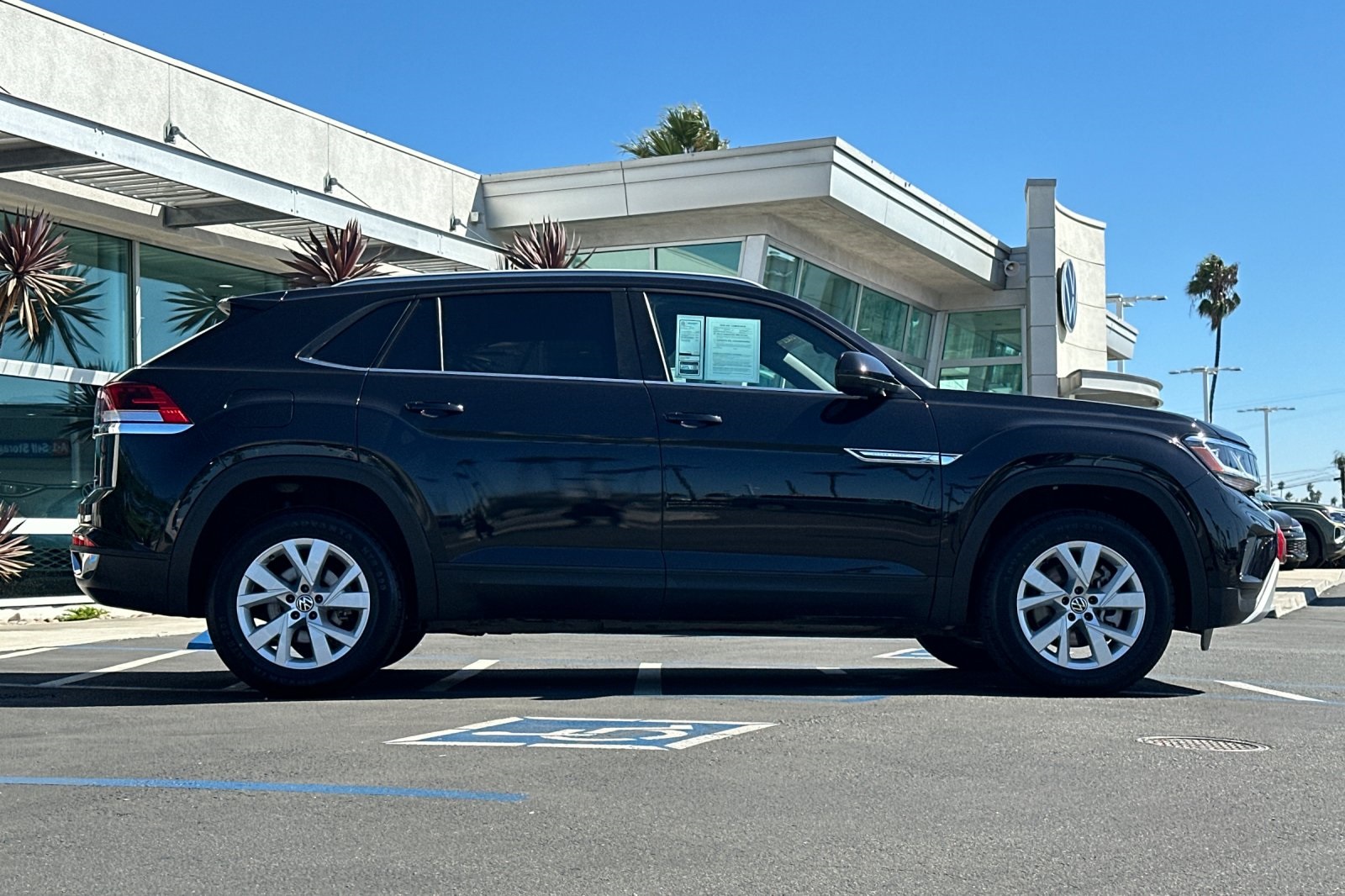 2021 Volkswagen Atlas Cross Sport photo 3