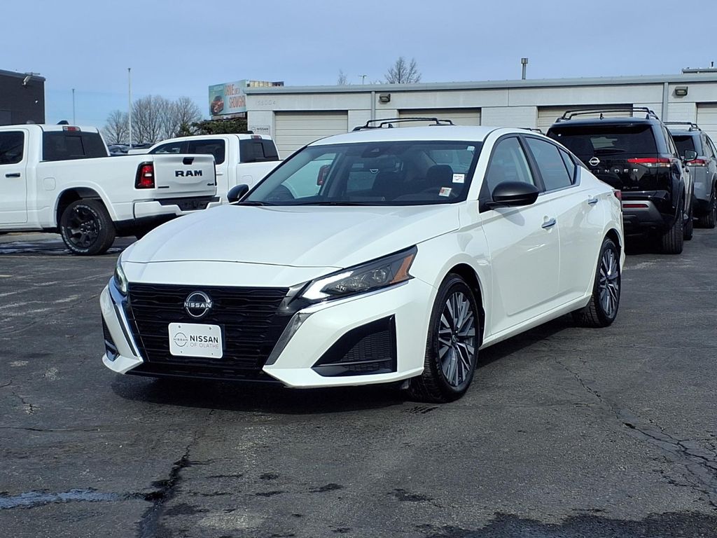 Used 2025 Nissan Altima SV with VIN 1N4BL4DV2SN350870 for sale in Kansas City