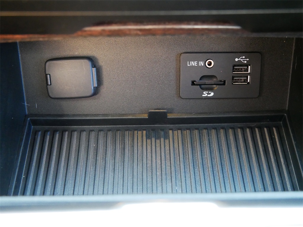 2015 Ford F-150 Platinum photo 22