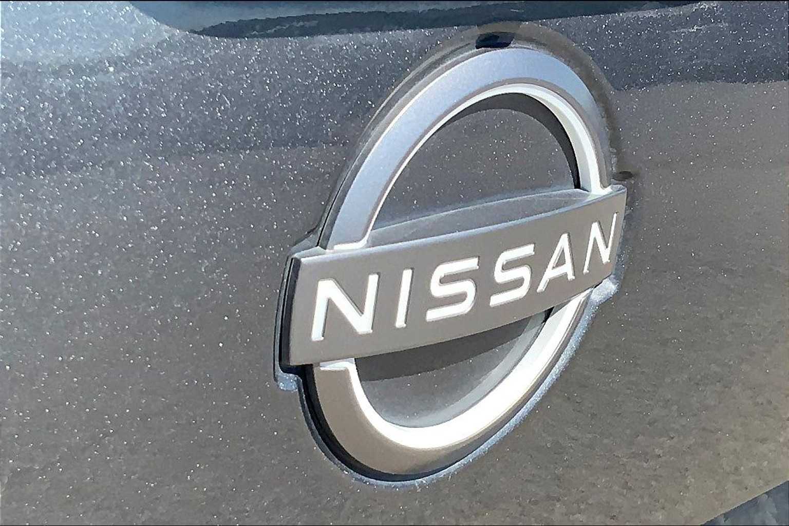 2023 Nissan Titan S Crew Cab photo 26