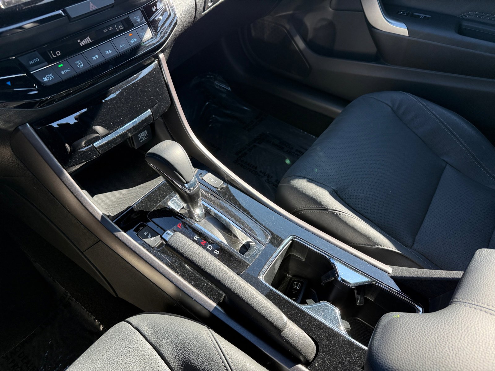 2017 Honda Accord Touring photo 13