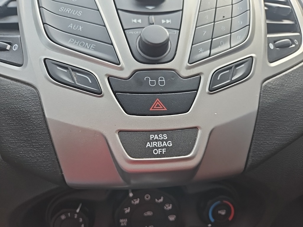 2011 Ford Fiesta SES photo 44