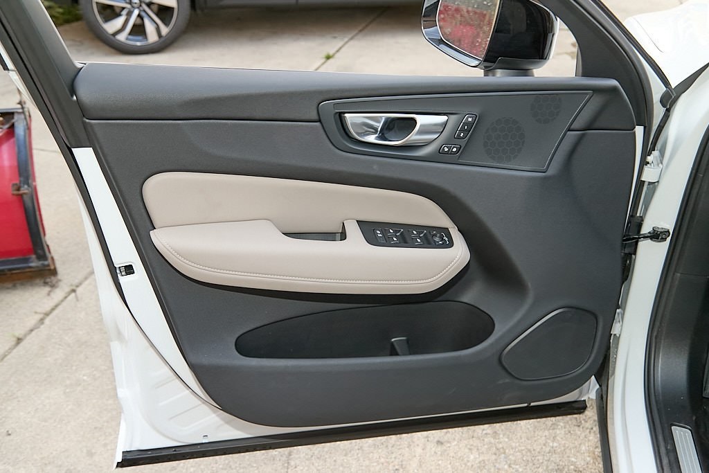 2026 VOLVO XC60 - Image 10