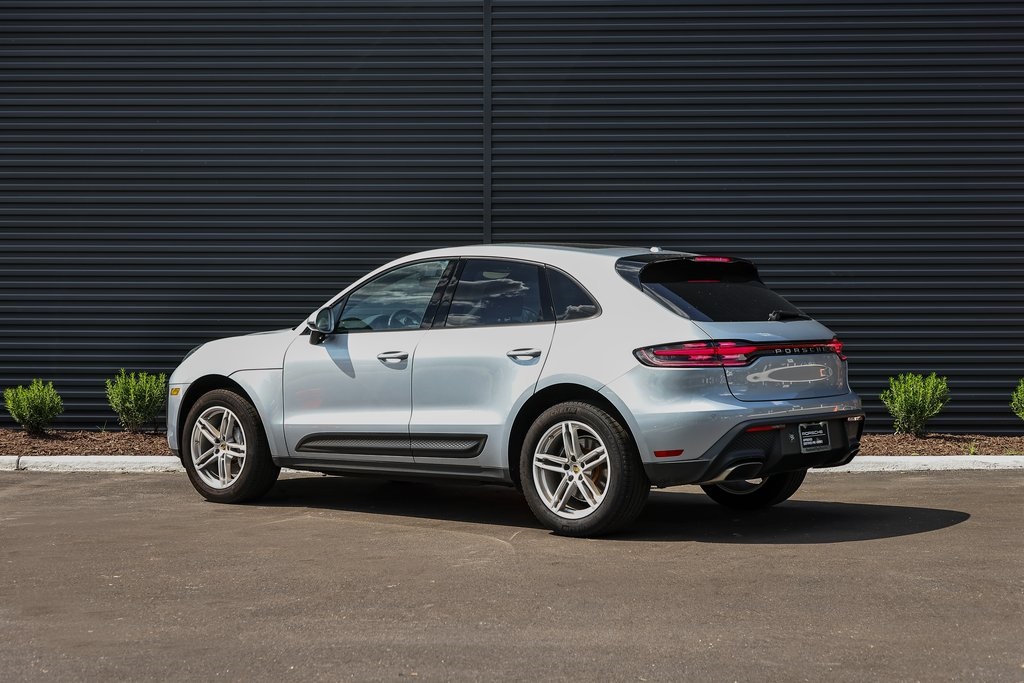 2024 Porsche Macan T photo 3