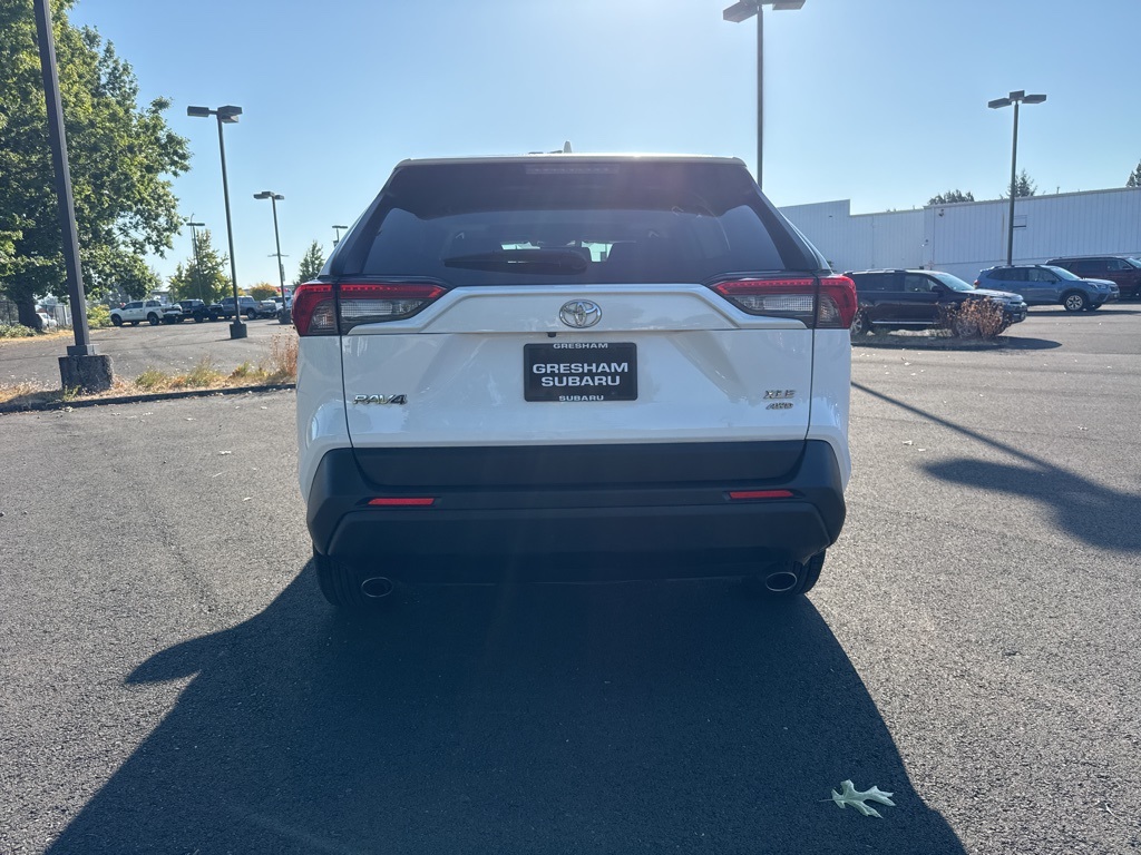 2023 Toyota RAV4 XLE photo 3