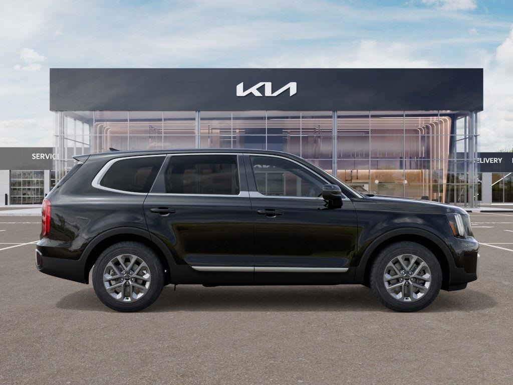 2025 Kia Telluride LX photo 5