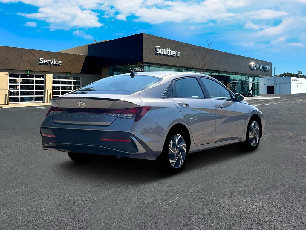 2025 Hyundai Elantra SEL Sport photo 6