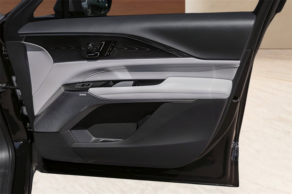 2024 Cadillac Lyriq Sport photo 24