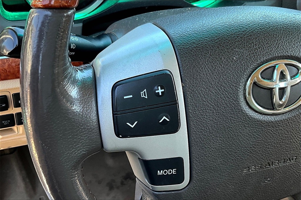 2015 Toyota Land Cruiser Base photo 11