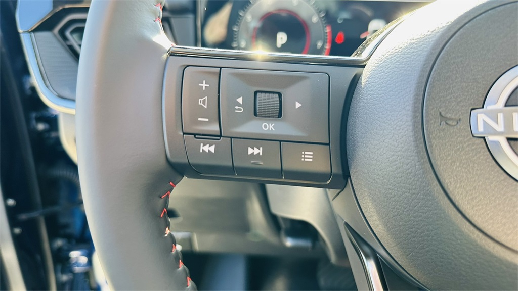 2026 Nissan Kicks SR photo 14