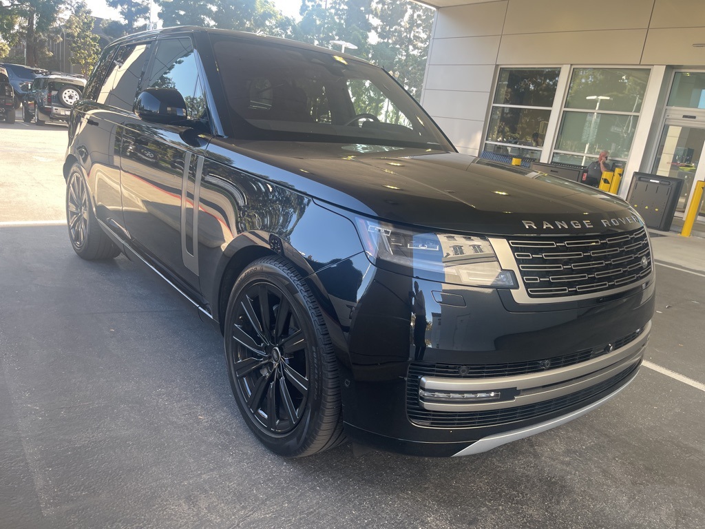 2023 Land Rover Range Rover SE photo 2