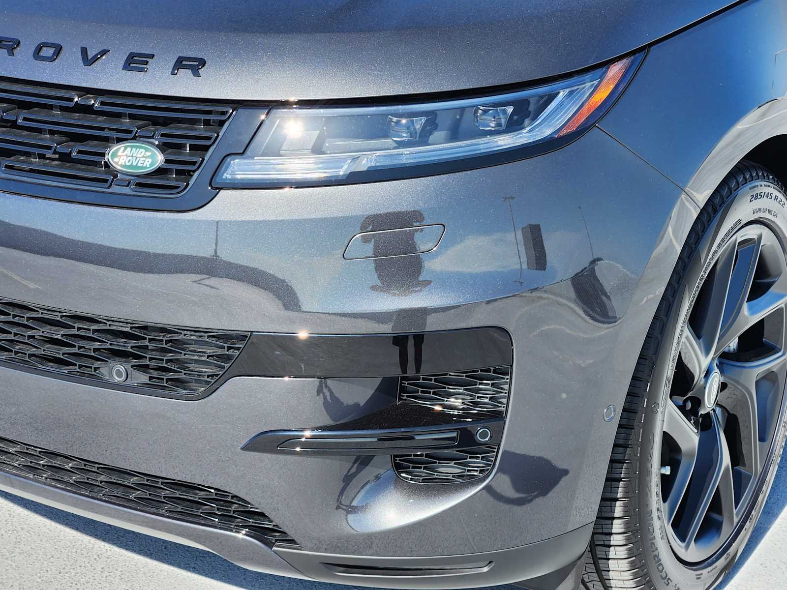 2025 Land Rover Range Rover Sport SE photo 8
