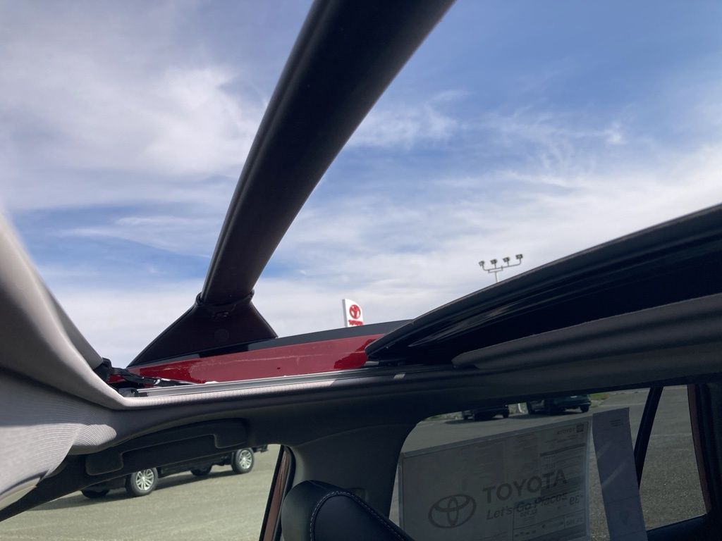 2025 Toyota RAV4 XLE photo 17