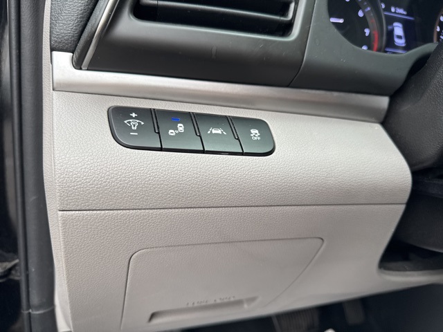 2020 Hyundai Elantra SEL photo 17