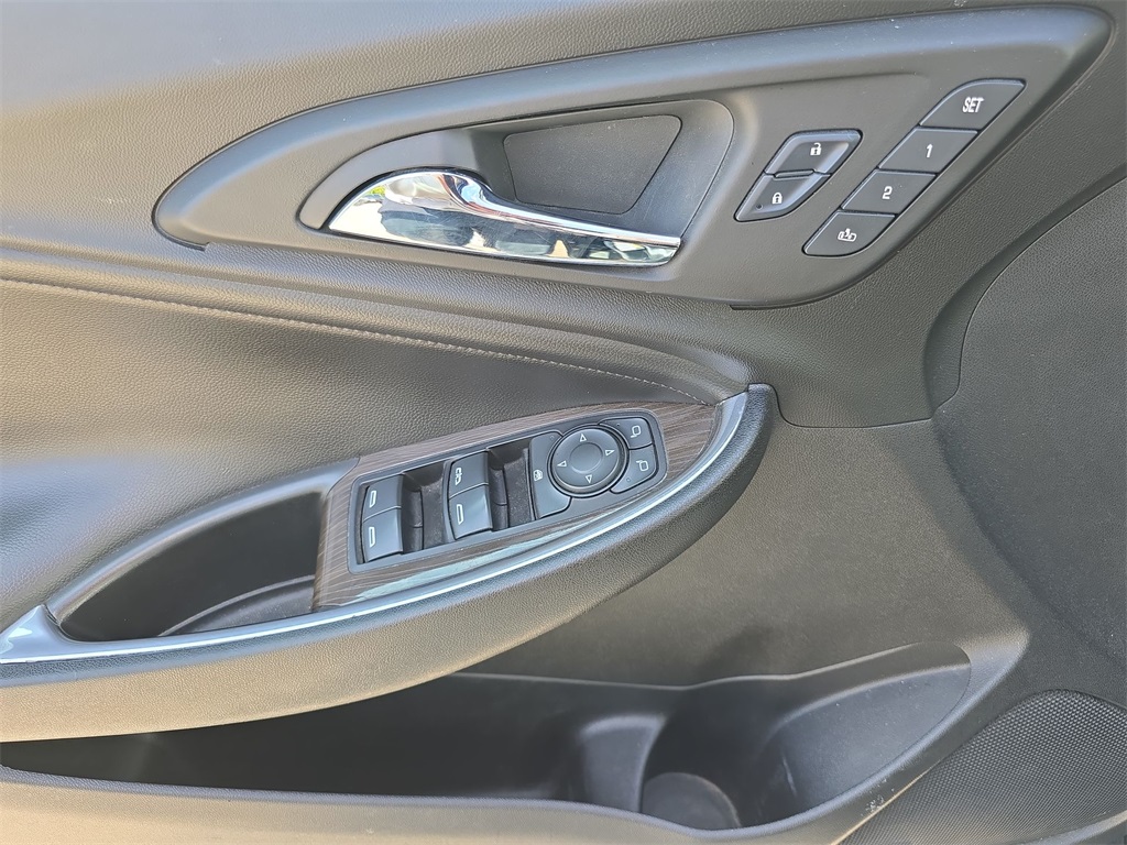 2017 Chevrolet Malibu Premier photo 24