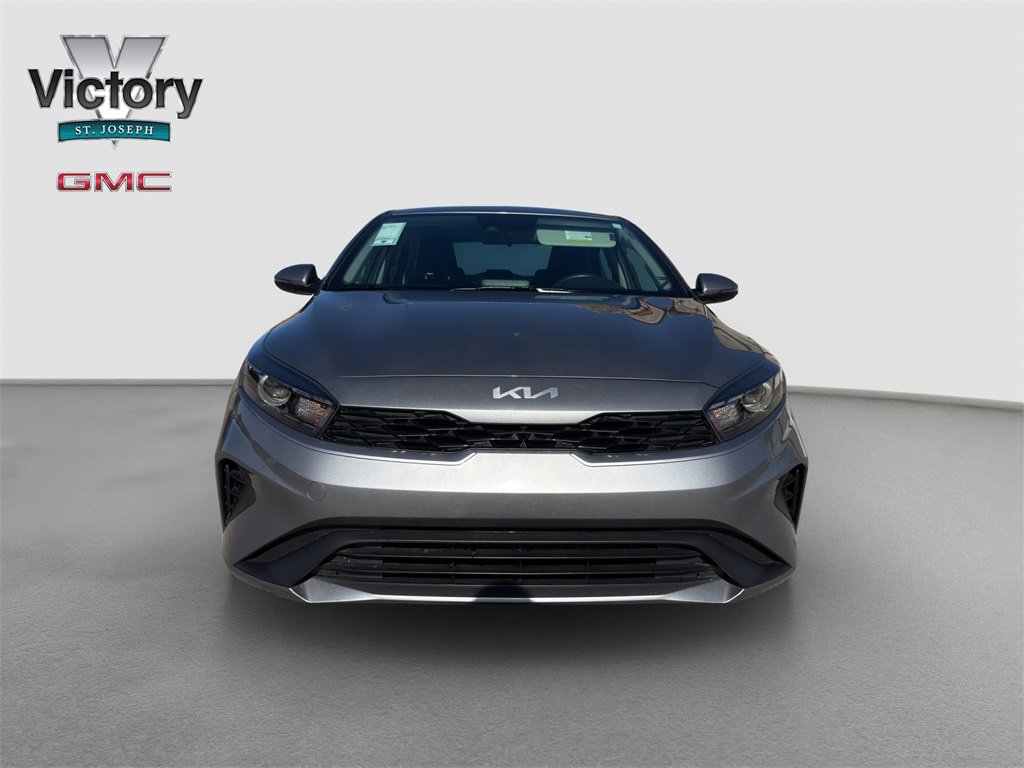 2024 Kia Forte LXS photo 2