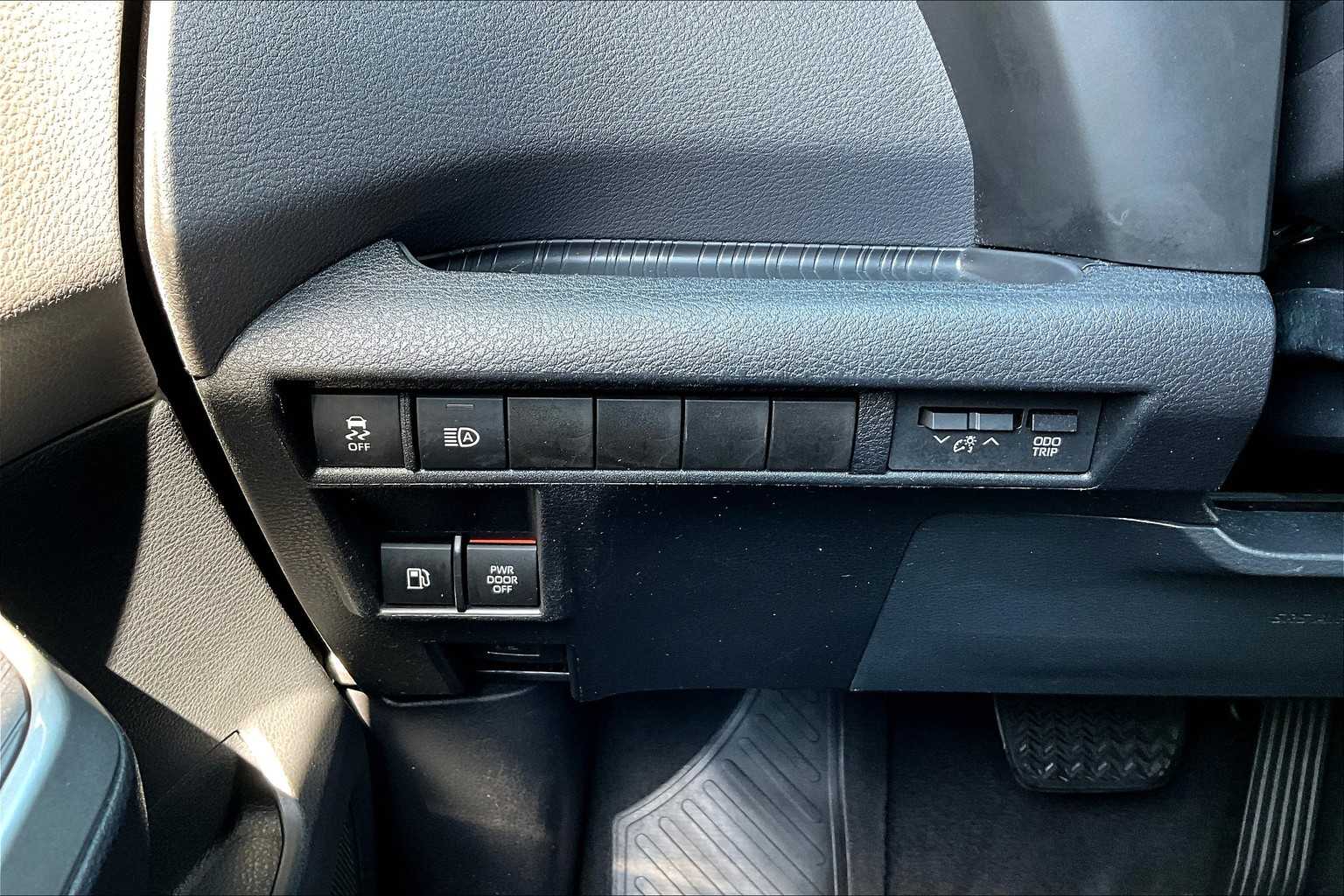 2021 Toyota Sienna XSE photo 28