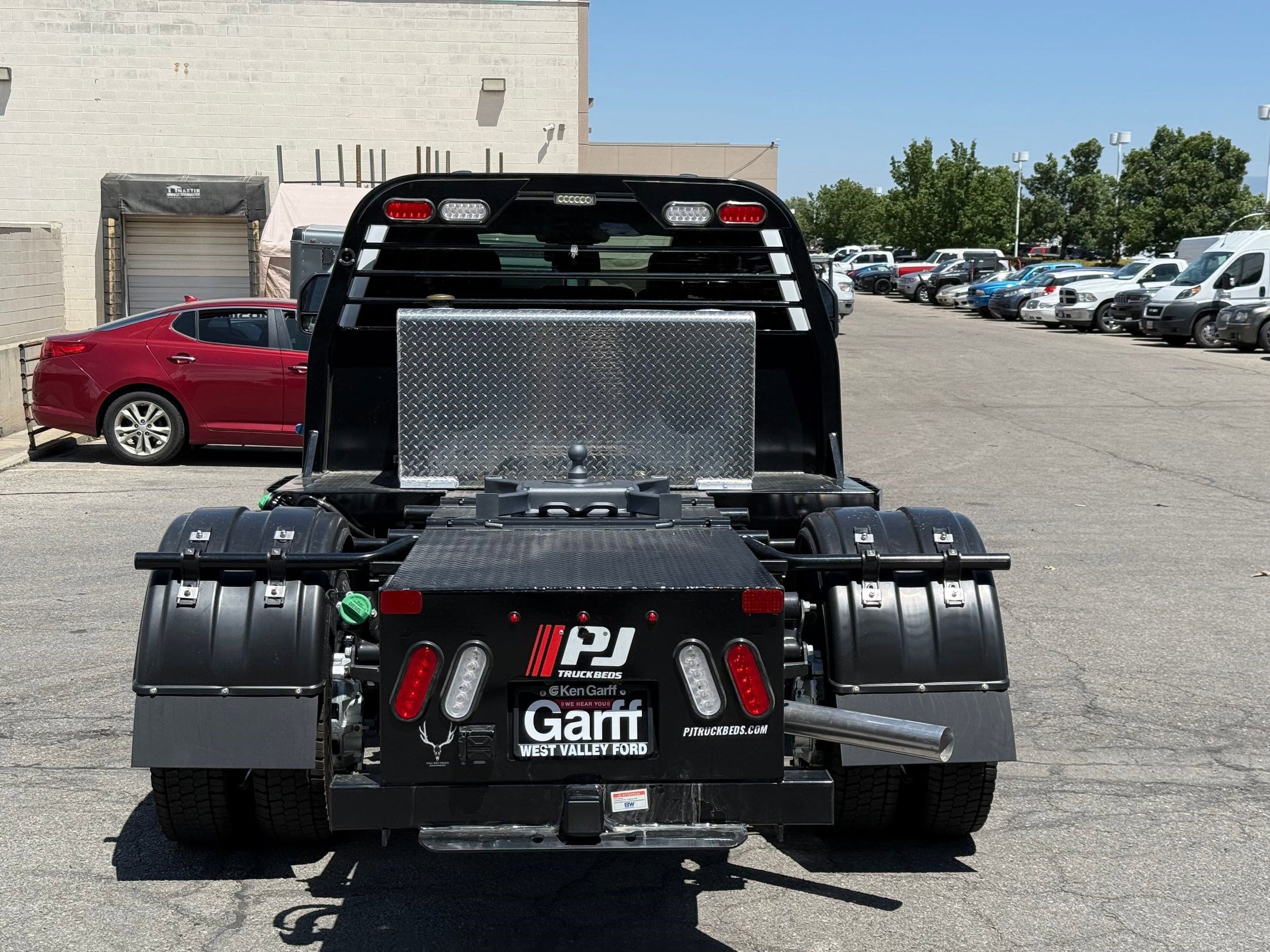 2025 Ford F-550 Lariat photo 4