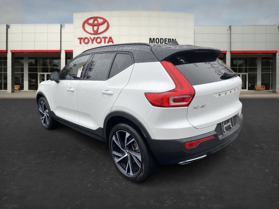 2020 Volvo XC40 R-Design photo 3