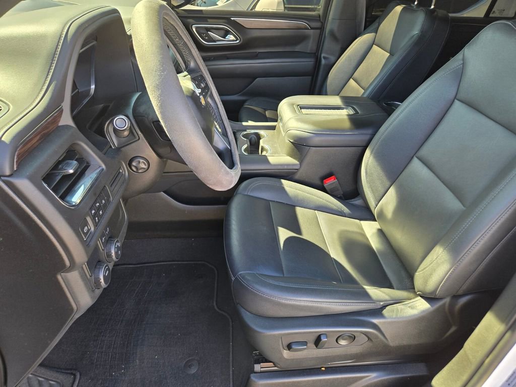 2023 Chevrolet Suburban LT photo 4