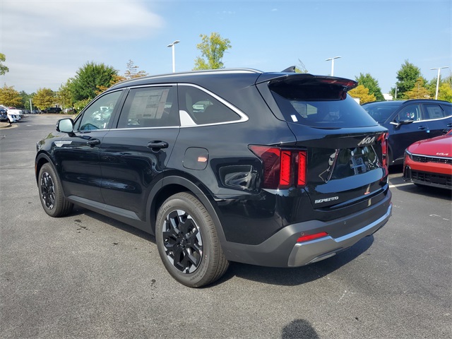 2025 Kia Sorento S photo 5
