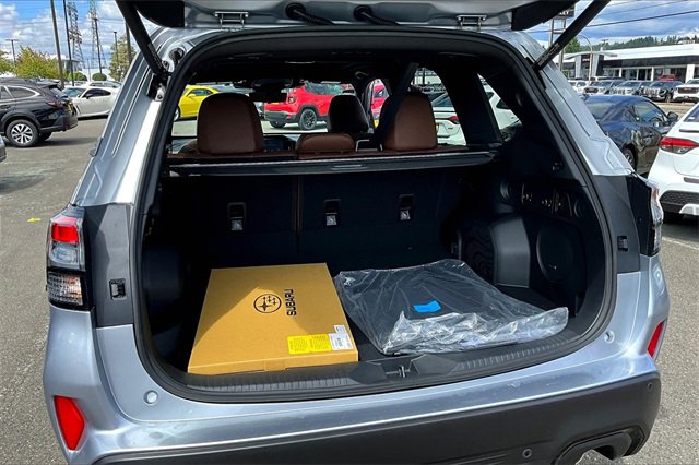 2025 Subaru Forester Touring photo 17