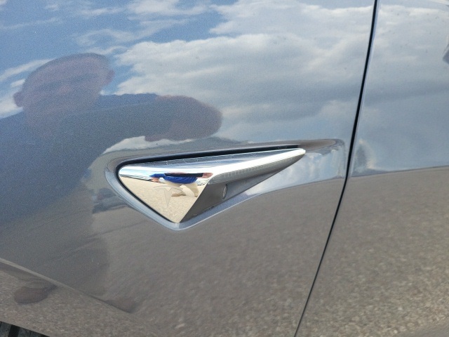2018 Tesla Model 3 Long Range photo 13