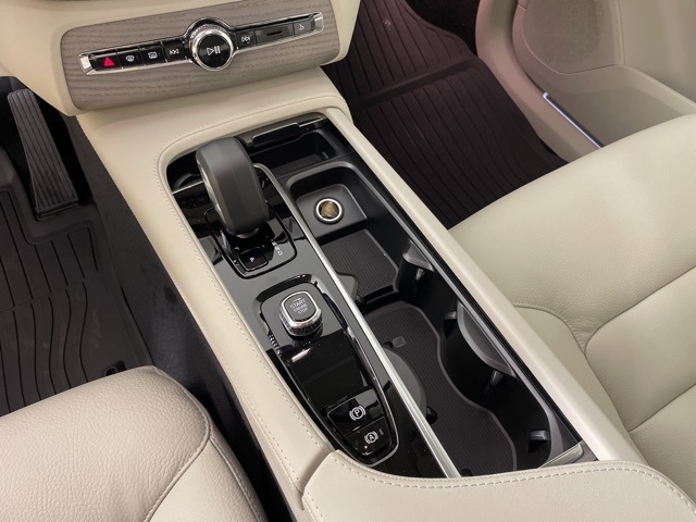 2025 Volvo XC90 T8 AWD Plus photo 31