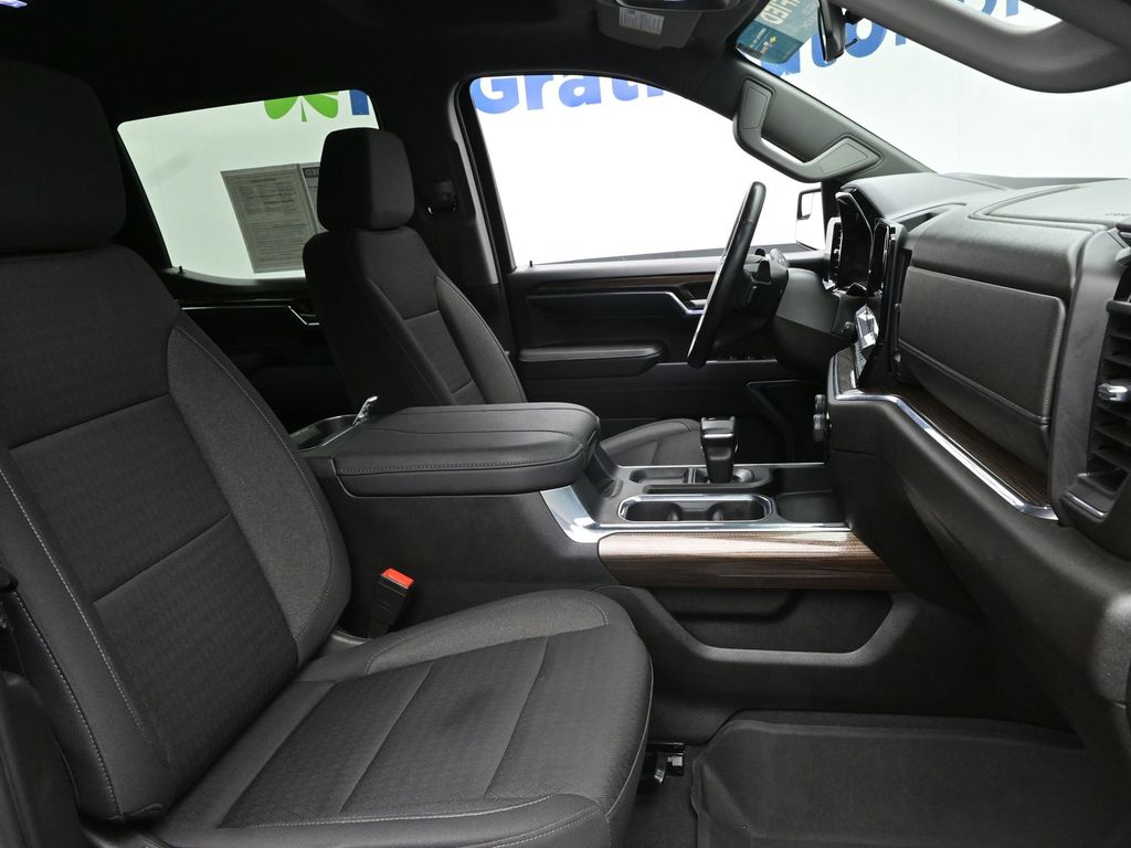 2023 Chevrolet Silverado 1500 RST photo 5
