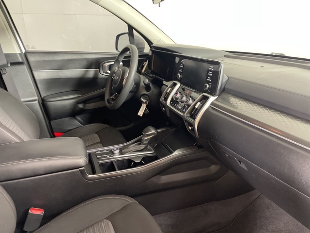 2022 Kia Sorento LX photo 13