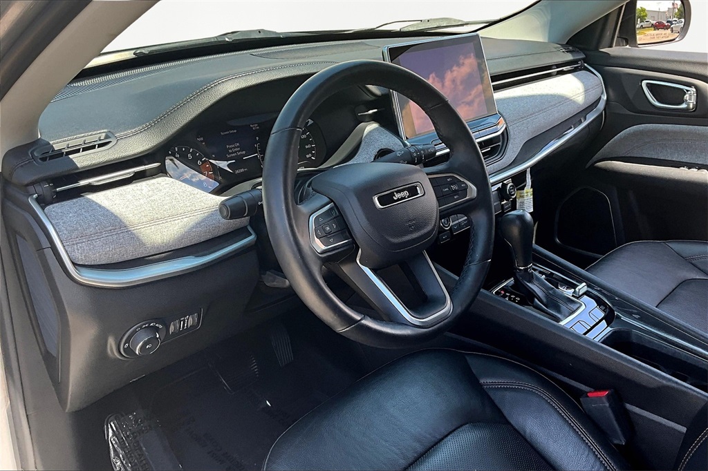 2022 Jeep Compass Latitude Lux photo 14