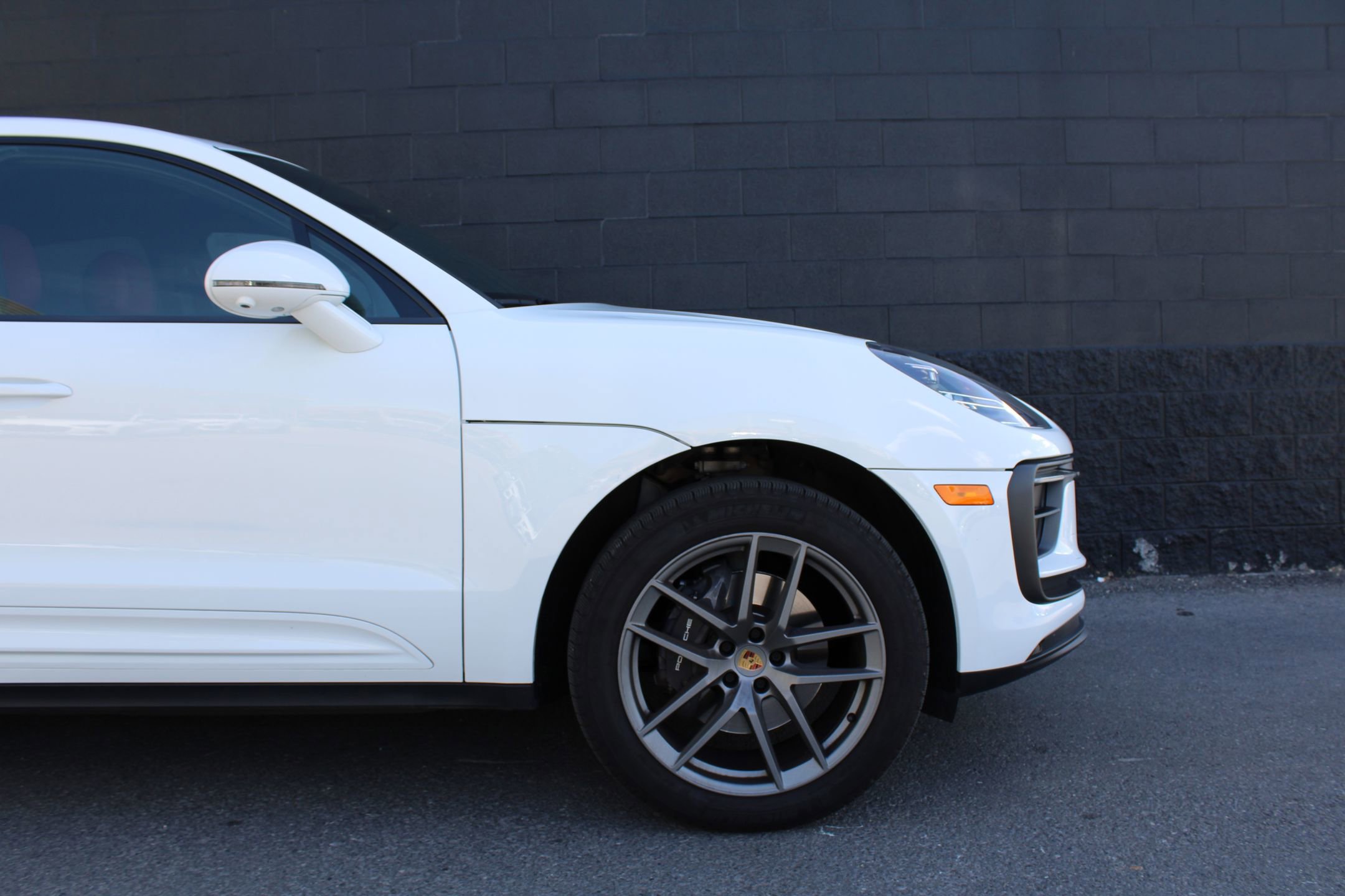 2023 Porsche Macan T photo 11