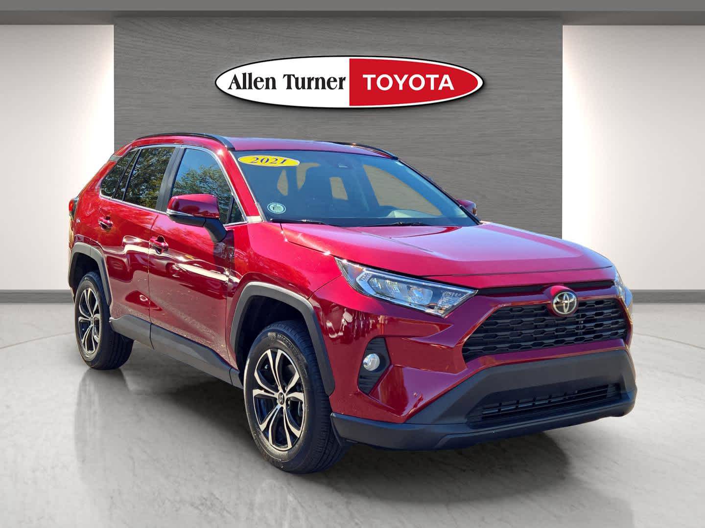 2021 Toyota RAV4 XLE's photo