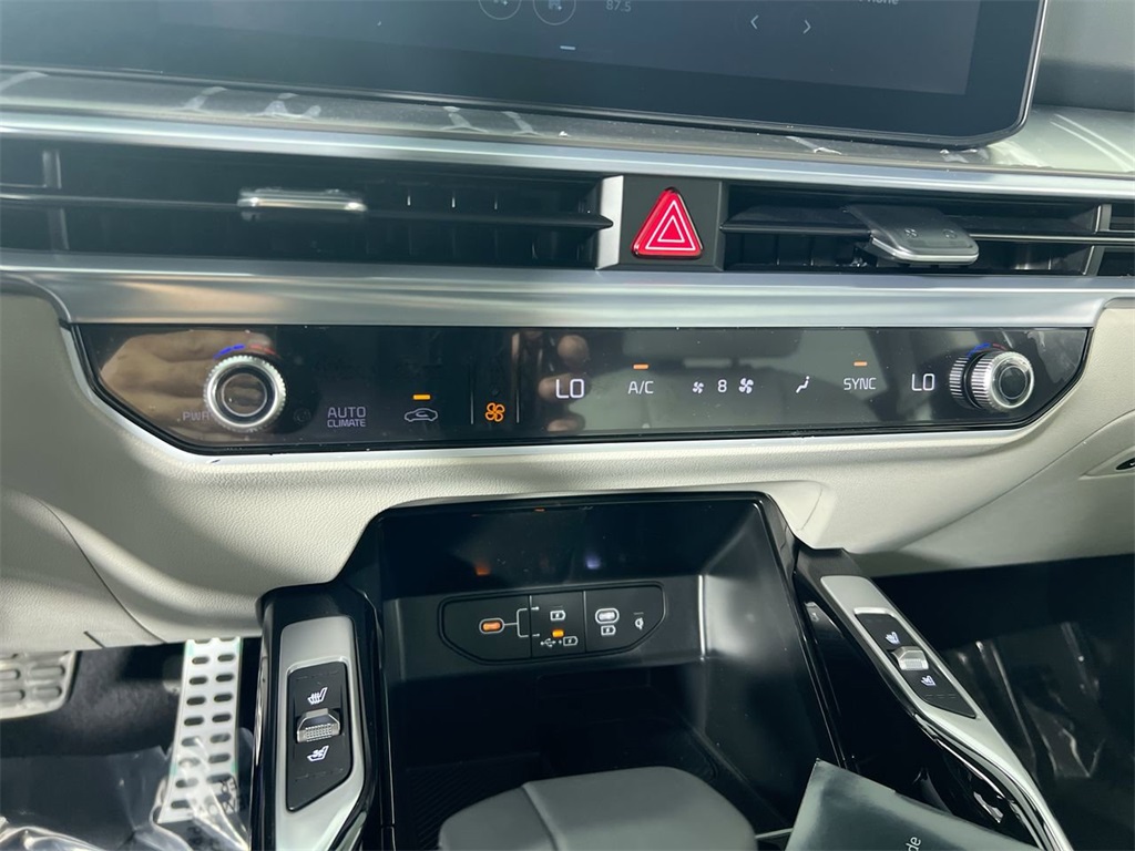 2025 Kia Sorento SX photo 22