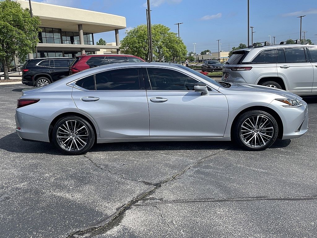 2025 Lexus ES 350 photo 2