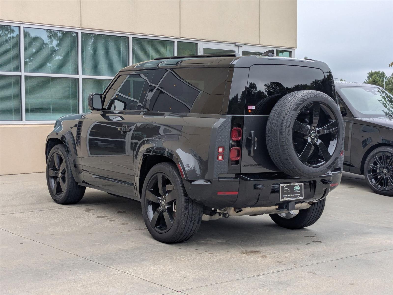 2024 Land Rover Defender X-Dynamic SE photo 7
